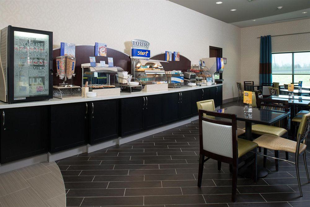 Holiday Inn Express & Suites Kansas City Airport By Ihg Ресторант снимка