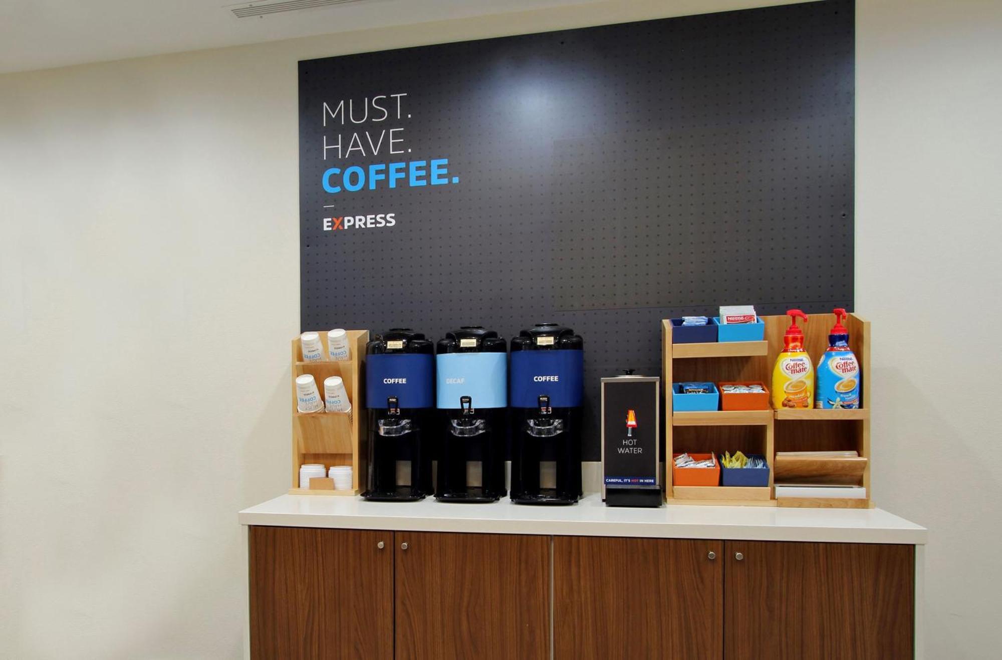 Holiday Inn Express & Suites Kansas City Airport By Ihg Екстериор снимка