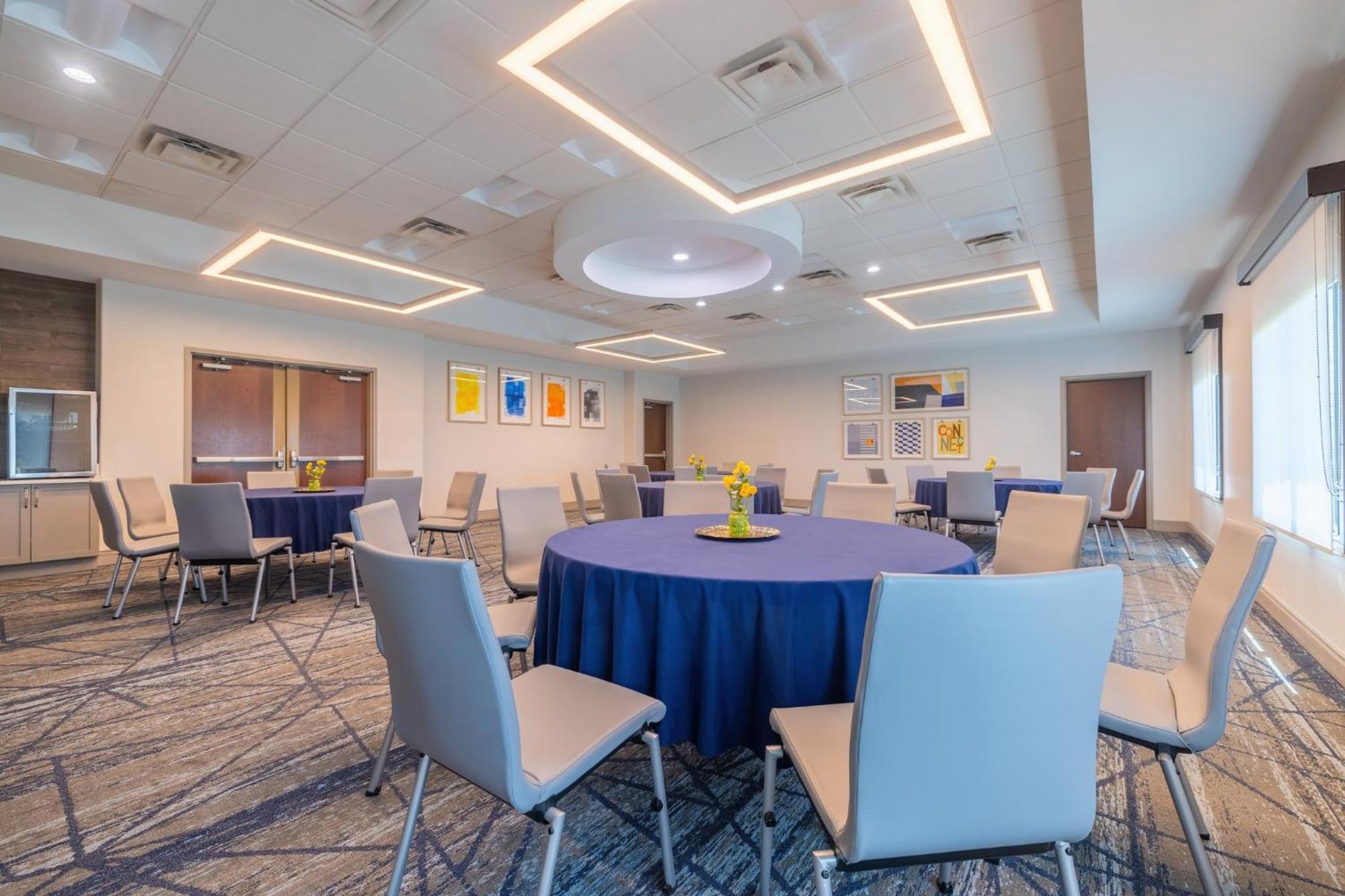 Holiday Inn Express & Suites Kansas City Airport By Ihg Екстериор снимка