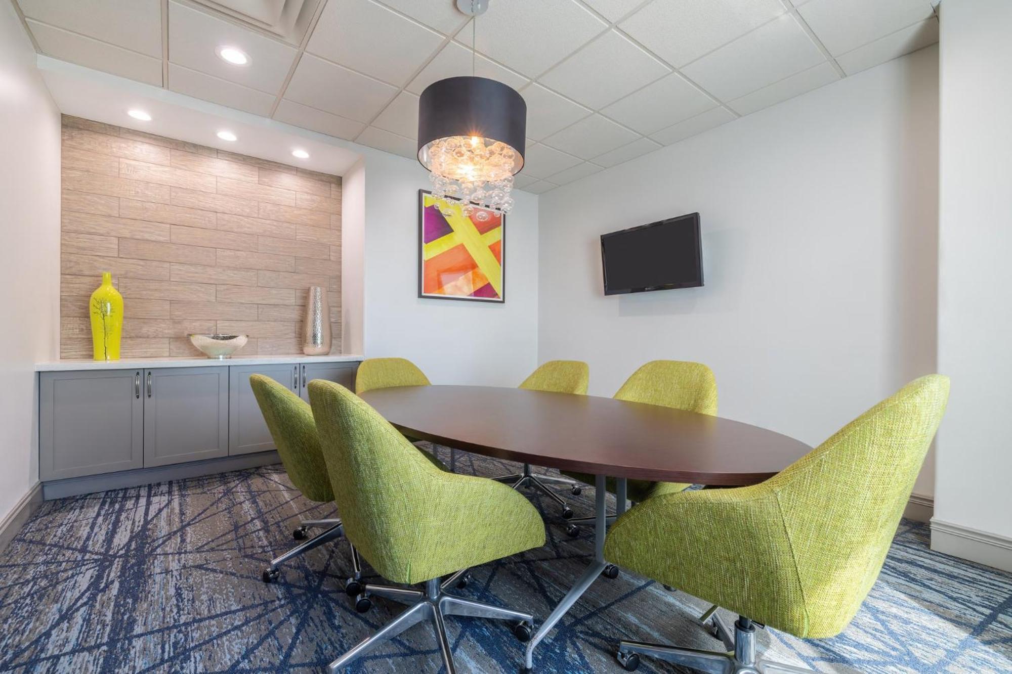 Holiday Inn Express & Suites Kansas City Airport By Ihg Екстериор снимка