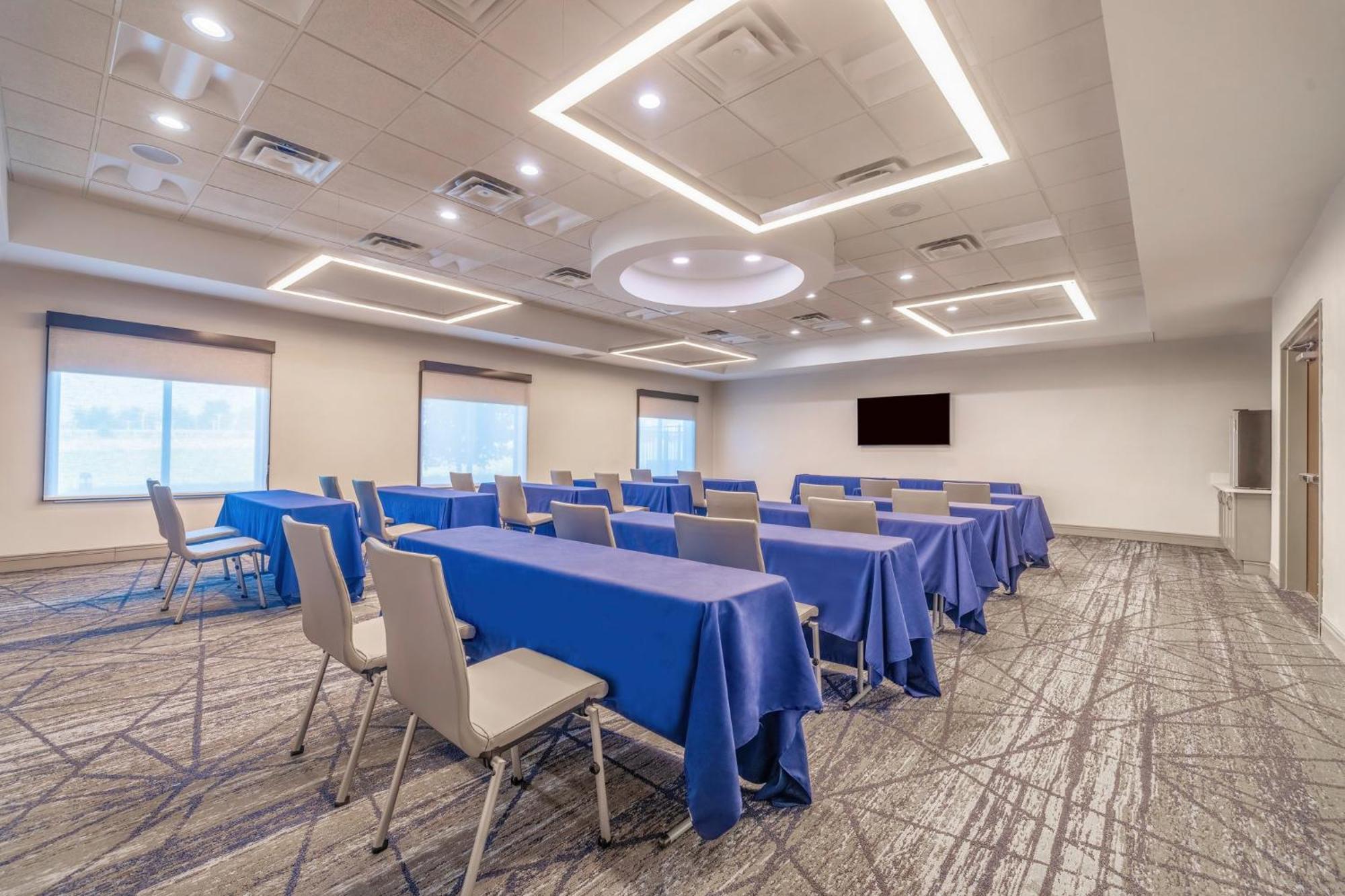 Holiday Inn Express & Suites Kansas City Airport By Ihg Екстериор снимка