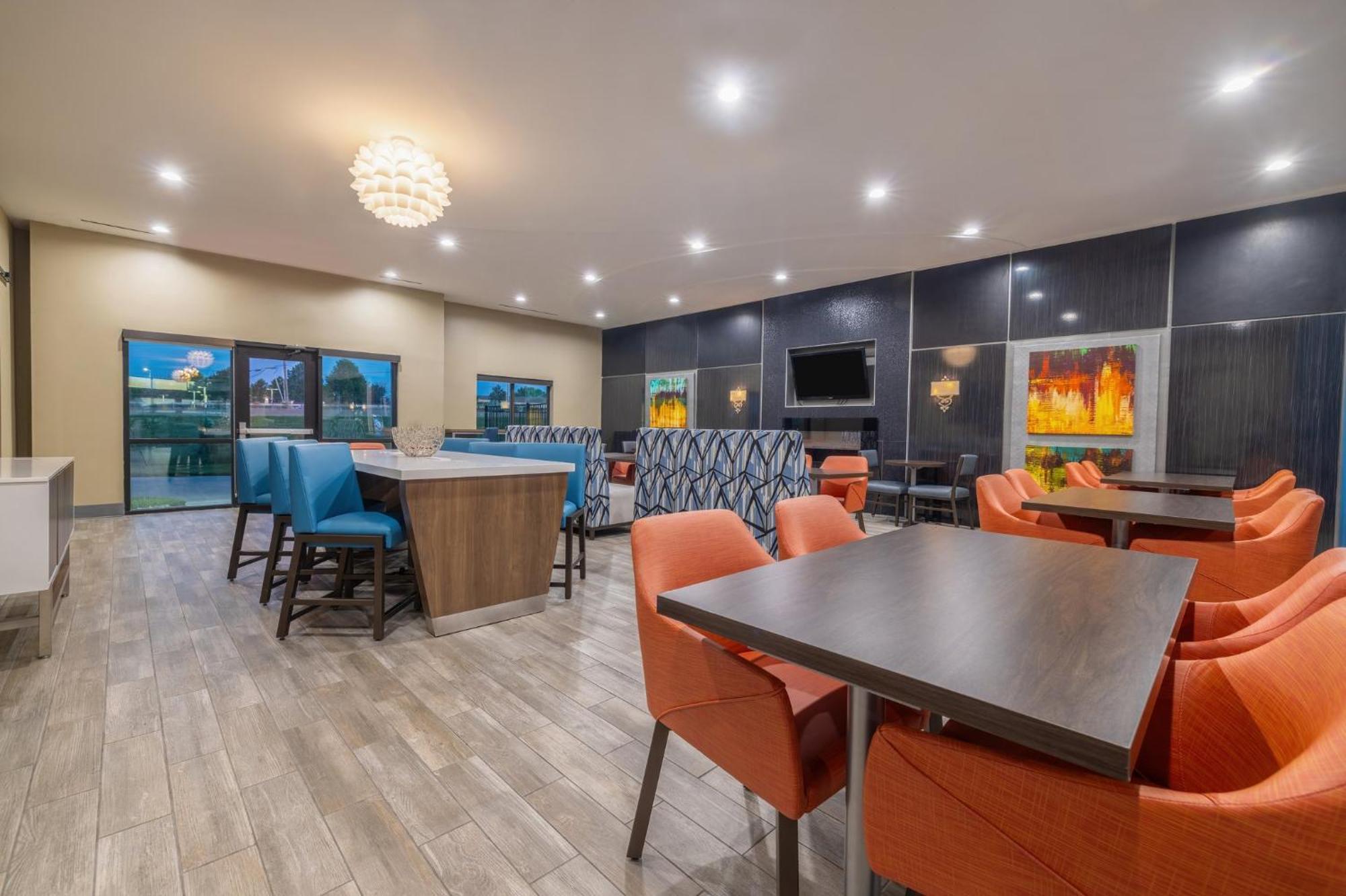 Holiday Inn Express & Suites Kansas City Airport By Ihg Екстериор снимка