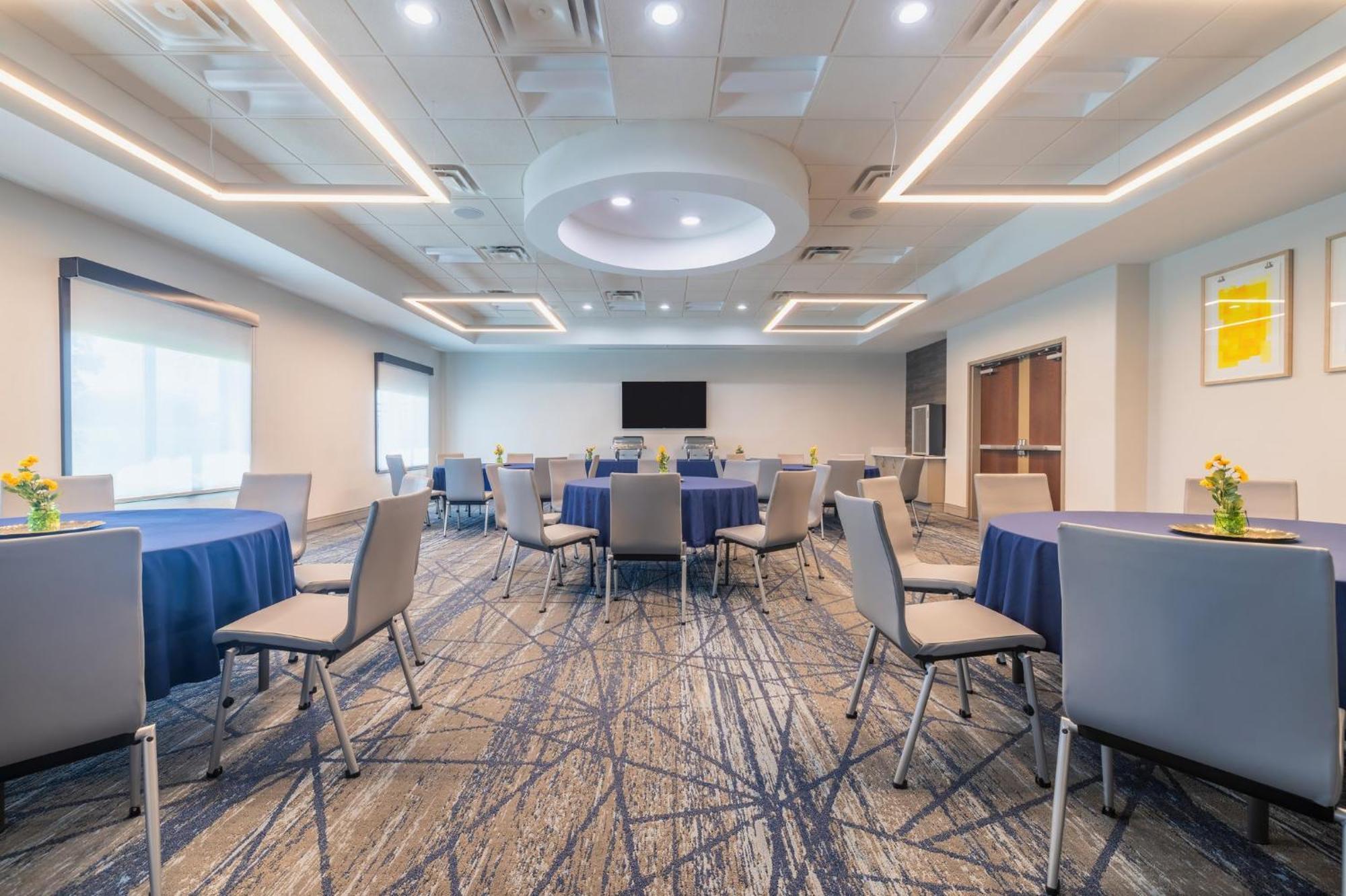 Holiday Inn Express & Suites Kansas City Airport By Ihg Екстериор снимка
