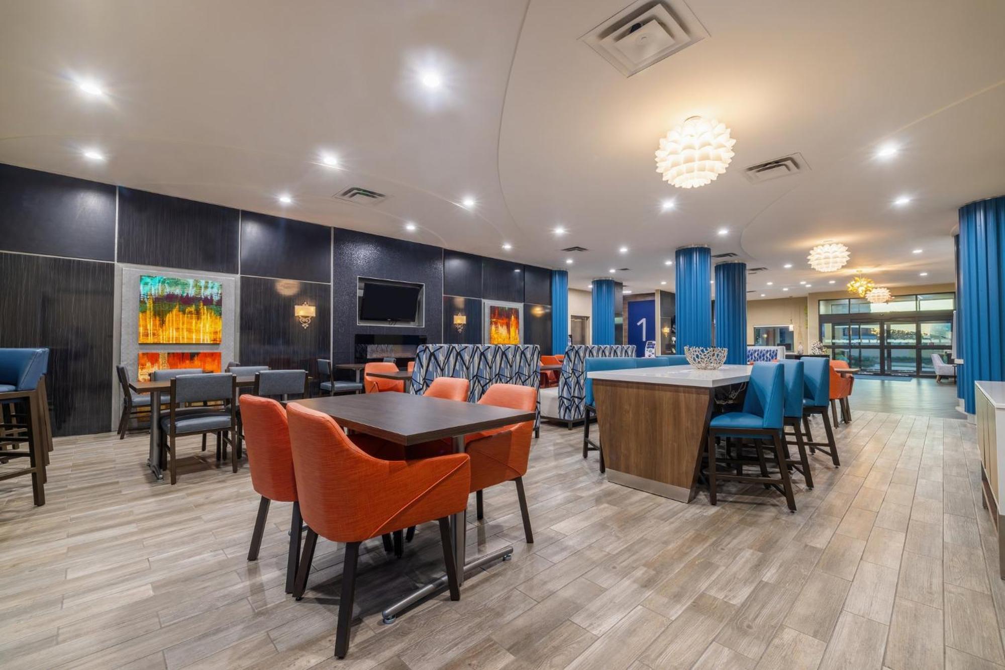 Holiday Inn Express & Suites Kansas City Airport By Ihg Екстериор снимка