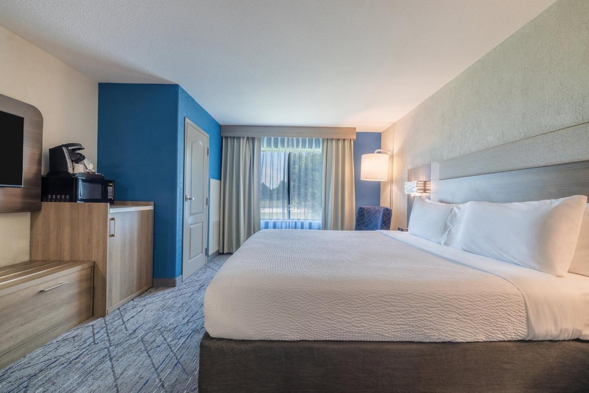 Holiday Inn Express & Suites Kansas City Airport By Ihg Екстериор снимка