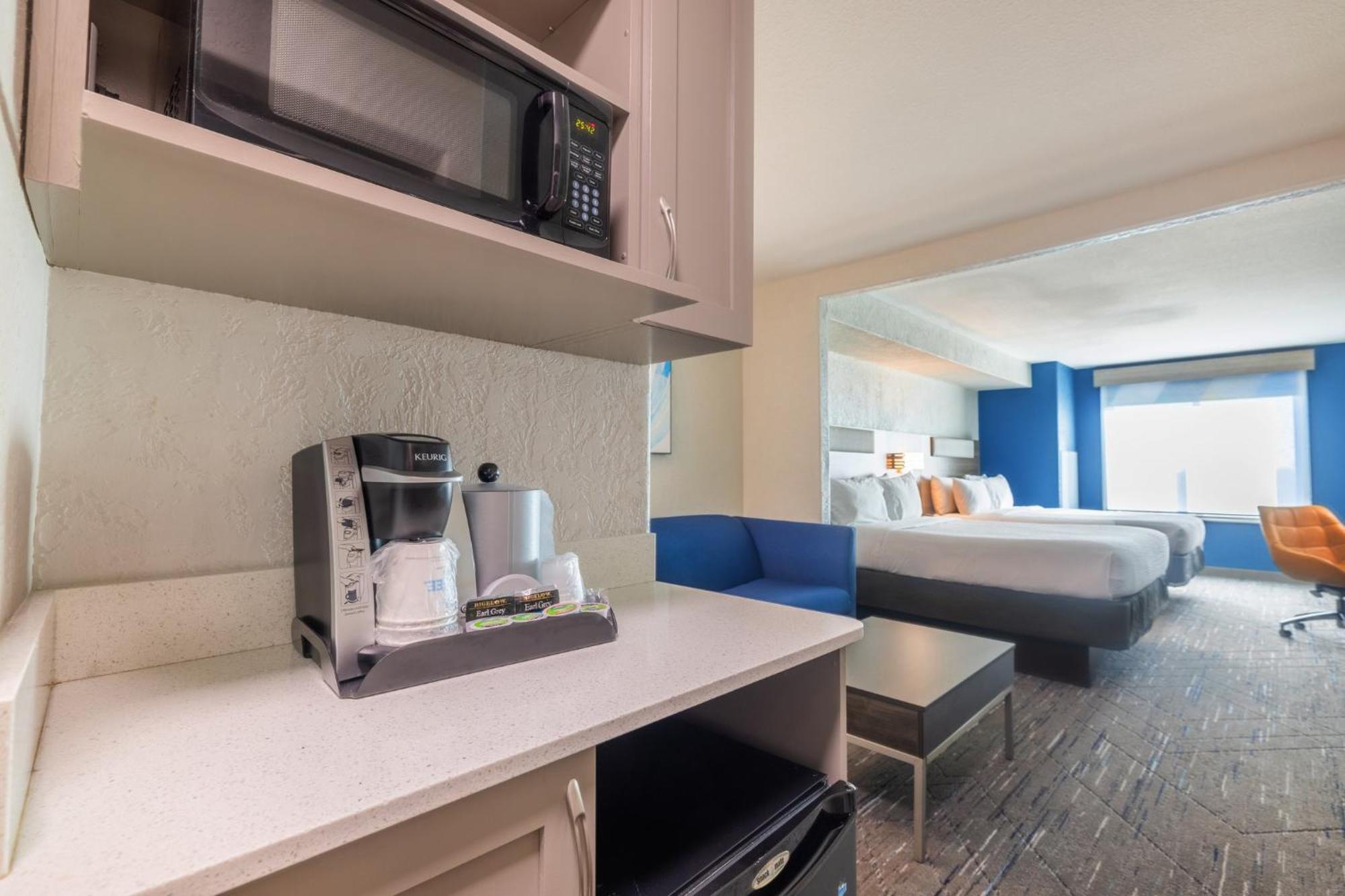 Holiday Inn Express & Suites Kansas City Airport By Ihg Екстериор снимка