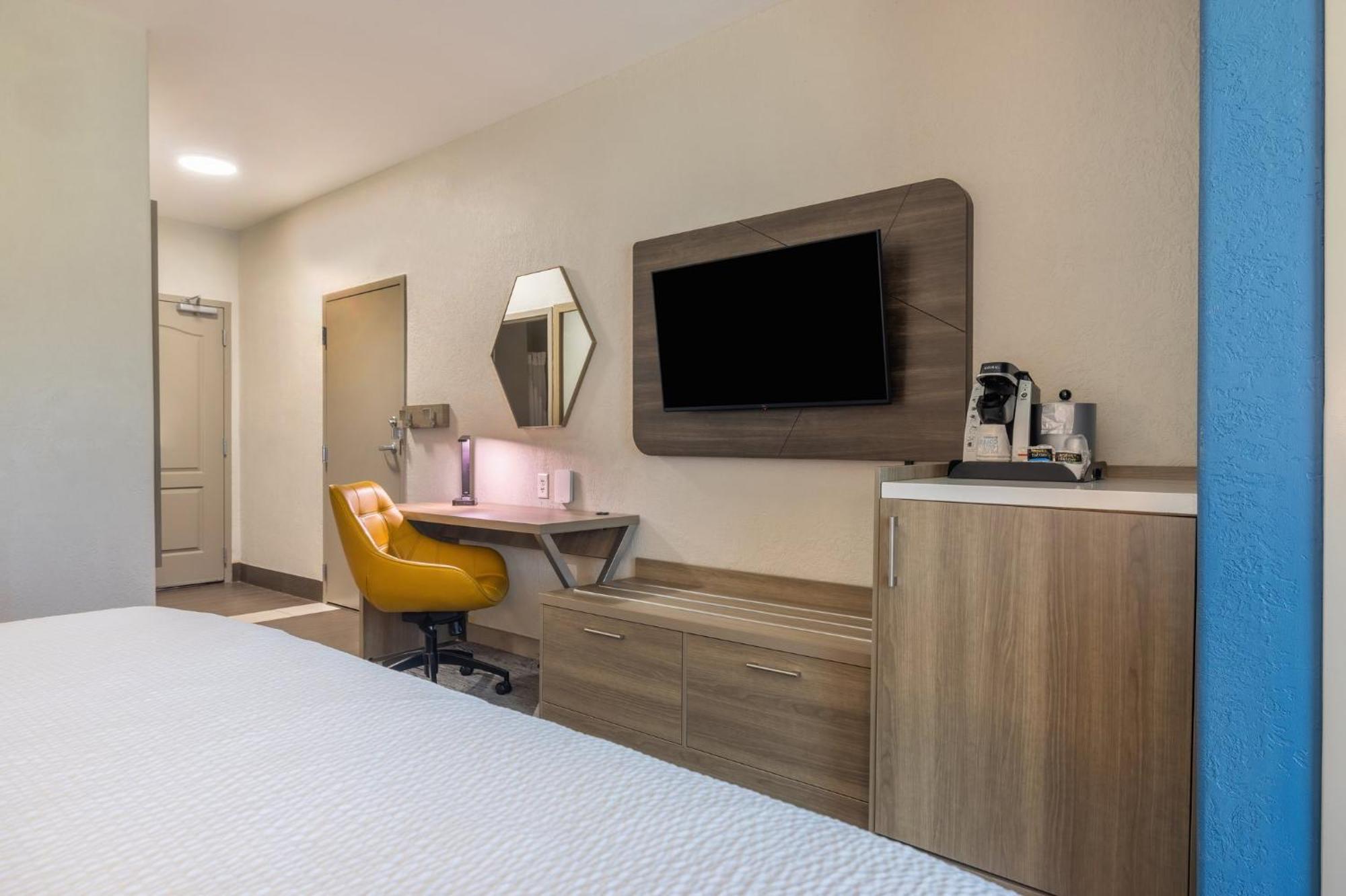 Holiday Inn Express & Suites Kansas City Airport By Ihg Екстериор снимка