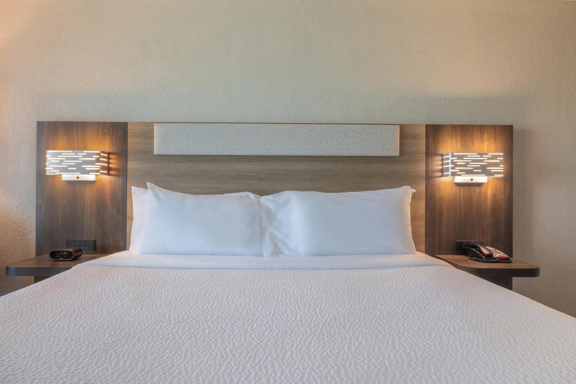 Holiday Inn Express & Suites Kansas City Airport By Ihg Екстериор снимка