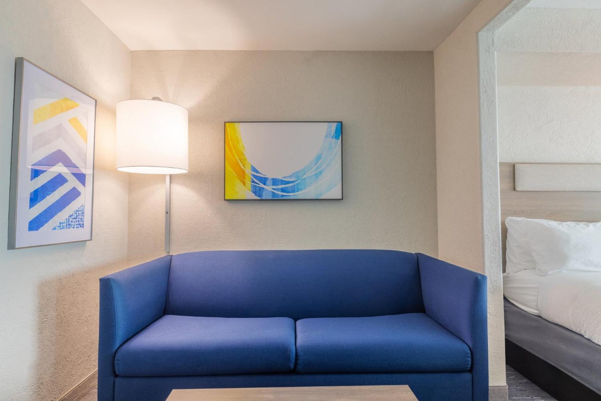 Holiday Inn Express & Suites Kansas City Airport By Ihg Екстериор снимка
