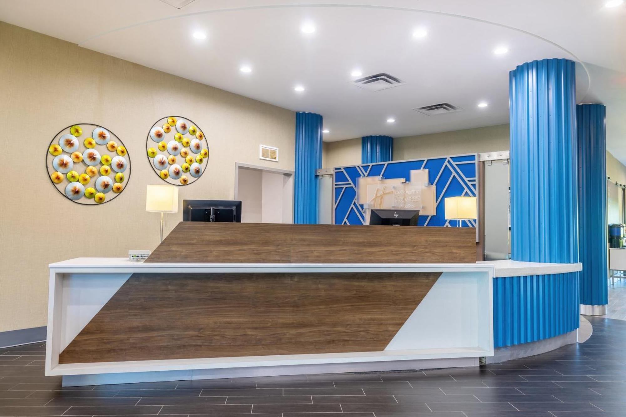 Holiday Inn Express & Suites Kansas City Airport By Ihg Екстериор снимка