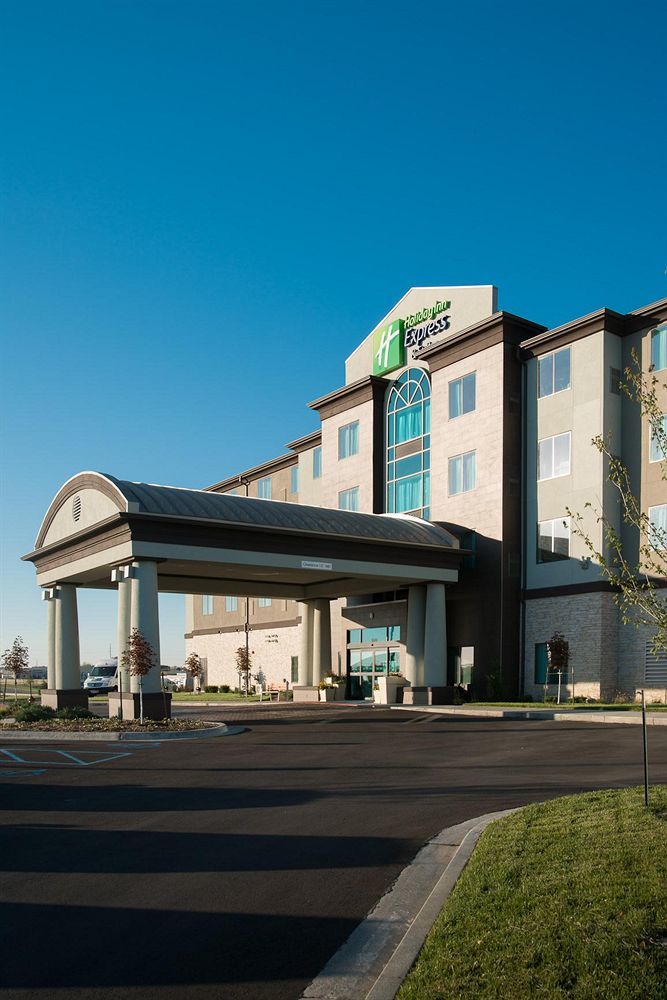 Holiday Inn Express & Suites Kansas City Airport By Ihg Екстериор снимка